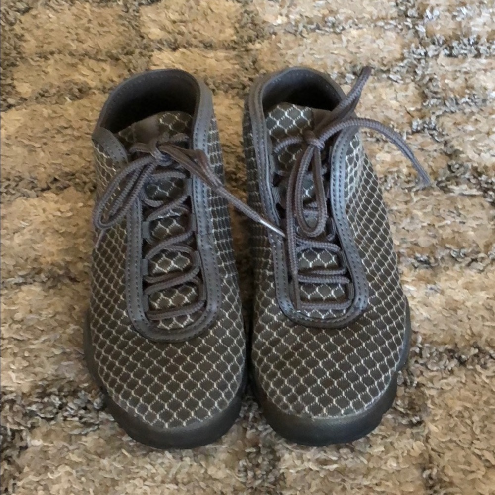 BOYS GRADE SCHOOL AIR JORDAN FUTURE BASKETBALL